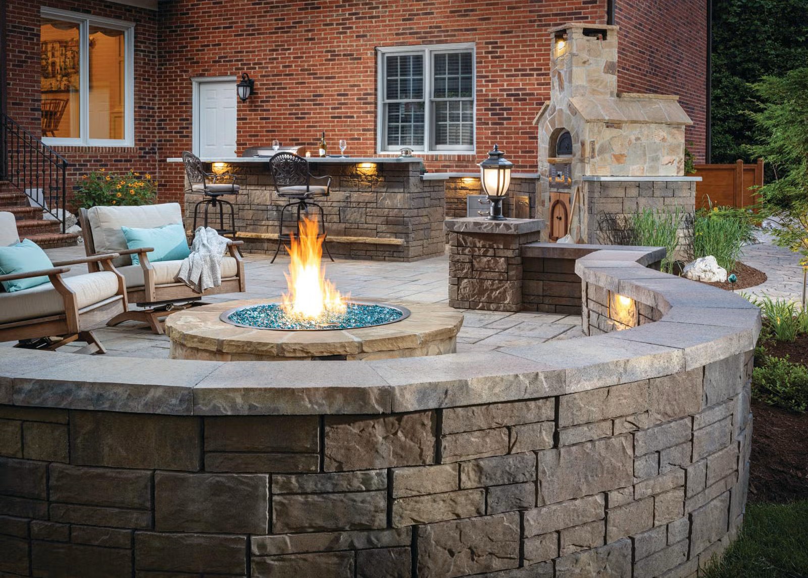 How to Create a Cozy Fire Pit Area in Your Backyard