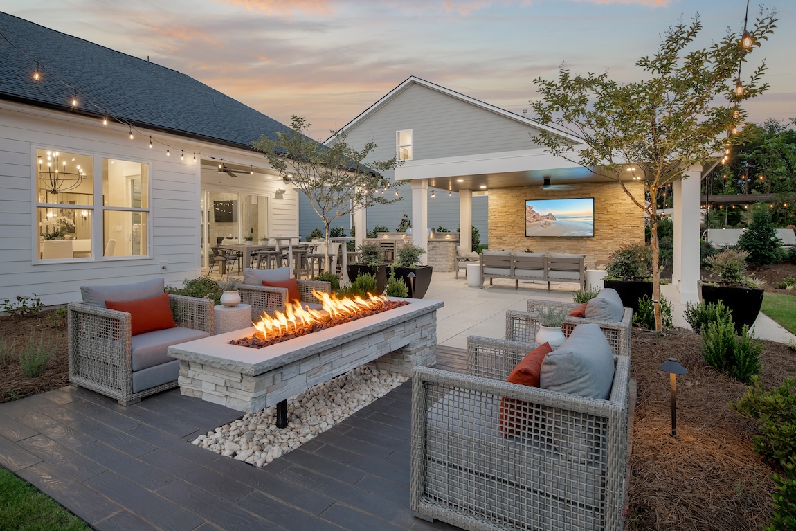 How to Create a Beautiful Outdoor Living Space for Family and Friends